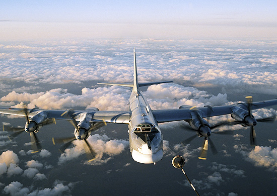 Экипажи самолетов Ту-160 и Ту-95МС отработали полеты с дозаправкой в воздухе Экипажи самолетов Ту-160 и Ту-95МС отработали полеты с дозаправкой в воздухе