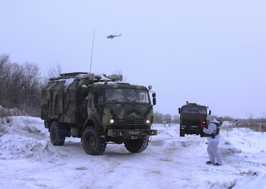 Более 200 расчетов новейших комплексов РЭБ обеспечили безопасное движение войск на полигоне в Курской области в ходе проверки боевой готовности Более 200 расчетов новейших комплексов РЭБ обеспечили безопасное движение войск на полигоне в Курской области в ходе проверки боевой готовности