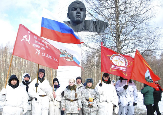 Воспитанники ДОСААФ Псковской области совершили 25-километровый марш к месту подвига Александра Матросова Воспитанники ДОСААФ Псковской области совершили 25-километровый марш к месту подвига Александра Матросова