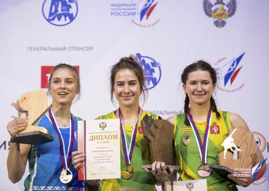 Армейские скалолазы заняли весь пьедестал почета на чемпионате России Армейские скалолазы заняли весь пьедестал почета на чемпионате России