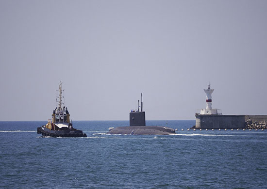 Подводная лодка «Ростов-на-Дону» совместно с морской авиацией ЧФ выполнила электронные пуски ракет в Чёрном море Подводная лодка «Ростов-на-Дону» совместно с морской авиацией ЧФ выполнила электронные пуски ракет в Чёрном море