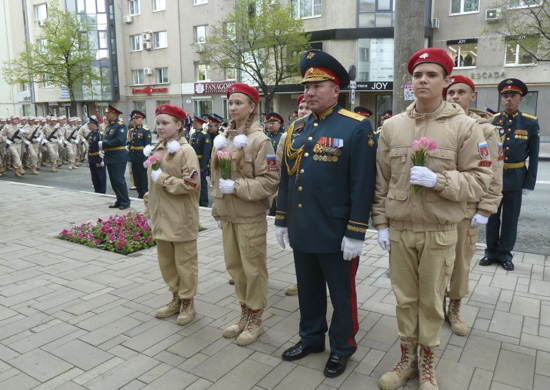 Юнармейцы и военнослужащие ЦВО провели в Самаре торжественные шествия для ветеранов, которые не смогут посетить праздничные мероприятия 9 Мая Юнармейцы и военнослужащие ЦВО провели в Самаре торжественные шествия для ветеранов, которые не смогут посетить праздничные мероприятия 9 Мая