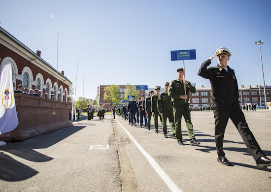 В Санкт-Петербурге стартовала спартакиада по летнему офицерскому троеборью В Санкт-Петербурге стартовала спартакиада по летнему офицерскому троеборью