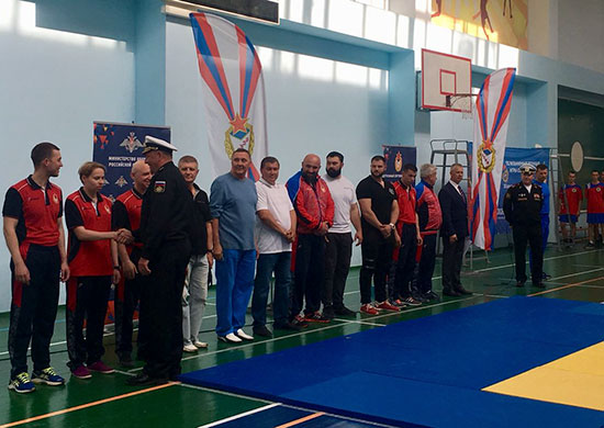 Спортсмены и тренеры ЦСКА провели спортивный праздник в Черноморском высшем военно-морском училище имени П.С. Нахимова Спортсмены и тренеры ЦСКА провели спортивный праздник в Черноморском высшем военно-морском училище имени П.С. Нахимова