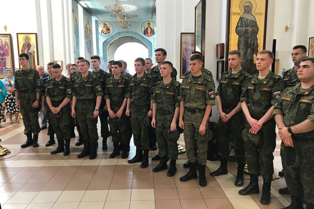 В Ростове-на-Дону курсанты учебного военного центра РГУПС приняли участие в богослужении иконе «Спас Нерукотворный» В Ростове-на-Дону курсанты учебного военного центра РГУПС приняли участие в богослужении иконе «Спас Нерукотворный»