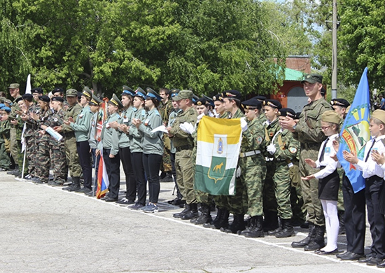 Тольяттинские спецназовцы провели военно-спортивную игру «Зарница» для школьников региона Тольяттинские спецназовцы провели военно-спортивную игру «Зарница» для школьников региона