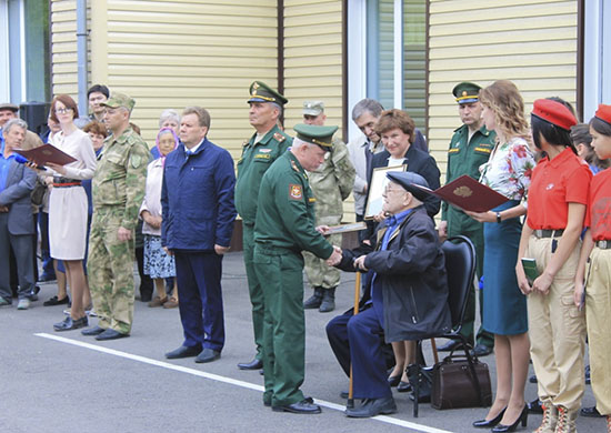 Награду времен Великой Отечественной войны вручили на первой отправке призывников в Хакасии Награду времен Великой Отечественной войны вручили на первой отправке призывников в Хакасии