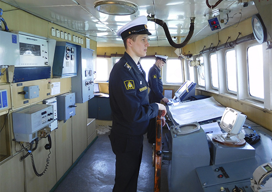 Курсанты выпускного курса Тихоокеанского ВВМУ завершают подготовку к государственным выпускным экзаменам Курсанты выпускного курса Тихоокеанского ВВМУ завершают подготовку к государственным выпускным экзаменам