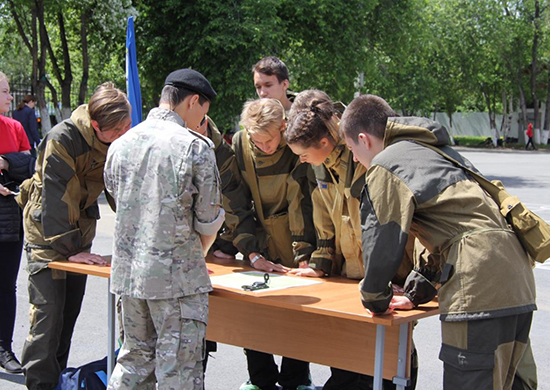 В центре Иркутска завершился городской этап юнармейской военно-спортивной игры «Зарница» В центре Иркутска завершился городской этап юнармейской военно-спортивной игры «Зарница»
