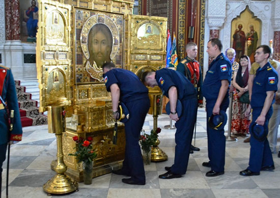 Десантники из Волгоградской области поклонились иконе «Спас Нерукотворный» на главной высоте России Десантники из Волгоградской области поклонились иконе «Спас Нерукотворный» на главной высоте России