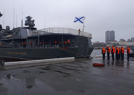 Большие противолодочные корабли «Адмирал Виноградов» и «Адмирал Трибуц» вернулись во Владивосток из дальнего похода Большие противолодочные корабли «Адмирал Виноградов» и «Адмирал Трибуц» вернулись во Владивосток из дальнего похода