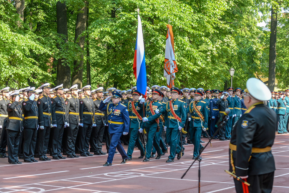 В Военно- медицинской академии имени С.М. Кирова в Петербурге состоялся самый большой за последние годы выпуск врачей В Военно- медицинской академии имени С.М. Кирова в Петербурге состоялся самый большой за последние годы выпуск врачей