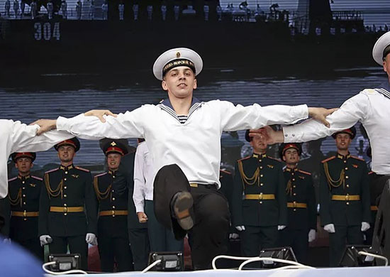 Ансамбль песни и пляски ЗВО в ходе гастролей в Китае исполнит «Катюшу» на русском и китайском языках и продемонстрирует танцы с элементами боевых искусств Ансамбль песни и пляски ЗВО в ходе гастролей в Китае исполнит «Катюшу» на русском и китайском языках и продемонстрирует танцы с элементами боевых искусств