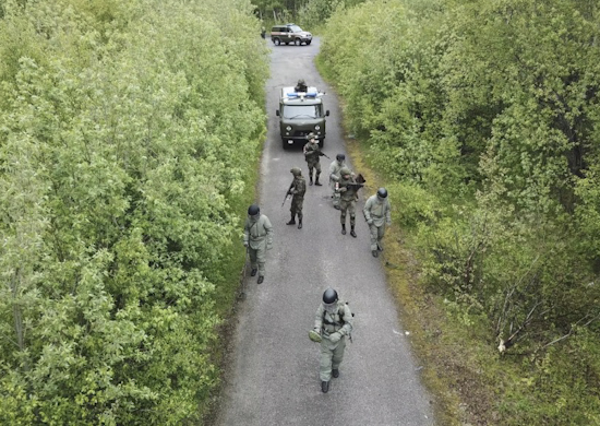 На Северном флоте прошли тренировки военной полиции по сопровождению военных колонн На Северном флоте прошли тренировки военной полиции по сопровождению военных колонн