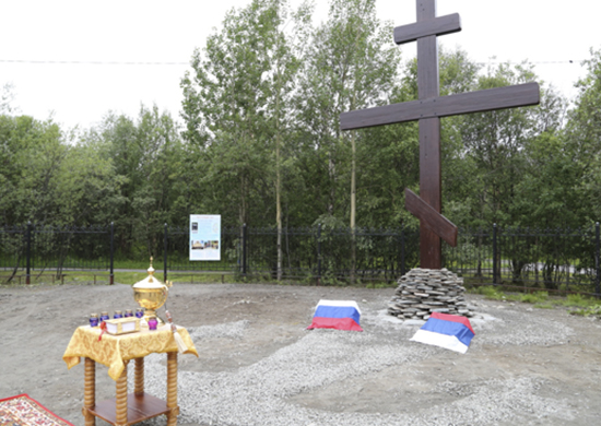 Командующий Северным флотом принял участие в чине освящения поклонного креста в Североморске Командующий Северным флотом принял участие в чине освящения поклонного креста в Североморске