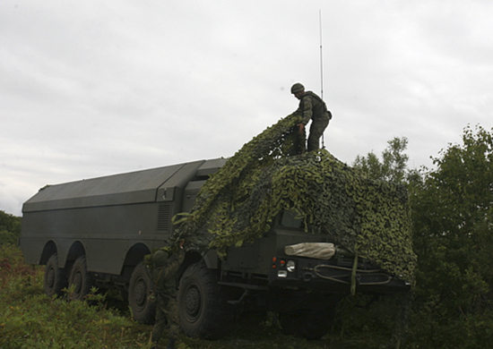 Расчеты береговых ракетных комплексов «Бастион» и «Бал» ТОФ в ходе полевого выхода отрабатывают нанесение удара по надводным кораблям условного противника Расчеты береговых ракетных комплексов «Бастион» и «Бал» ТОФ в ходе полевого выхода отрабатывают нанесение удара по надводным кораблям условного противника