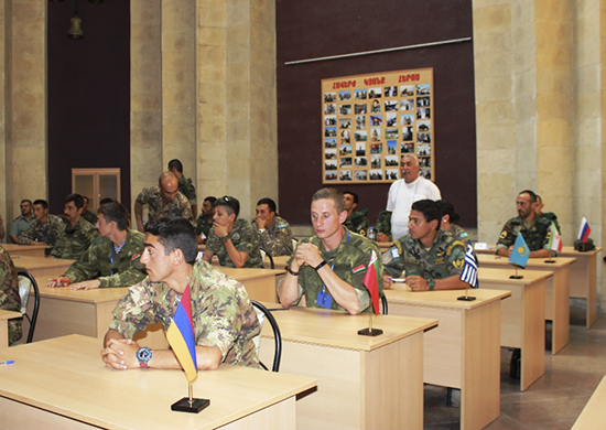 В Армении на международном конкурсе АрМИ-2019 «Воин мира» соревновались знатоки военной истории В Армении на международном конкурсе АрМИ-2019 «Воин мира» соревновались знатоки военной истории