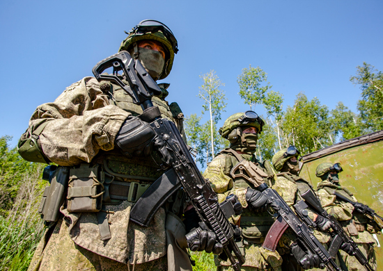 Спецназ Западного военного округа подняли по тревоге на учении в Псковской области Спецназ Западного военного округа подняли по тревоге на учении в Псковской области