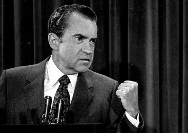 Ричард Никсон отменил действие золотого стандарта.