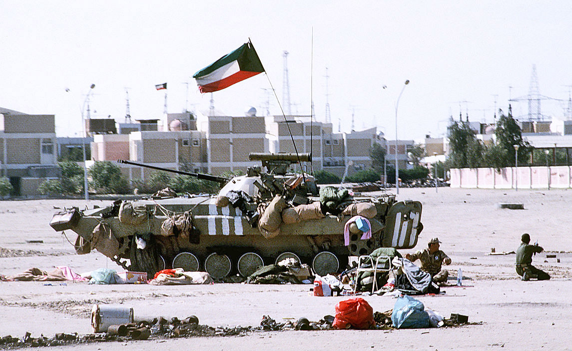 БМП-2 кувейтской армии во время боя.