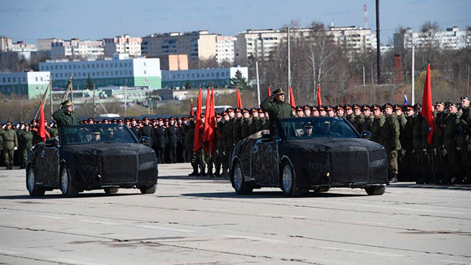 Автомобили Aurus приняли участие в тренировке к параду Победы Автомобили Aurus приняли участие в тренировке к параду Победы