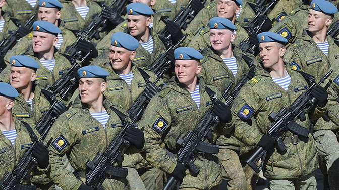 Премьера: автоматы АК-12 покажут на параде Победы в Москве Премьера: автоматы АК-12 покажут на параде Победы в Москве