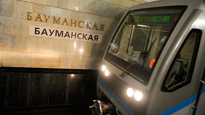 Мужчина погиб на рельсах в московском метро Мужчина погиб на рельсах в московском метро
