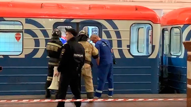 На Сокольнической линии метро Москвы приостановлено движение поездов На Сокольнической линии метро Москвы приостановлено движение поездов