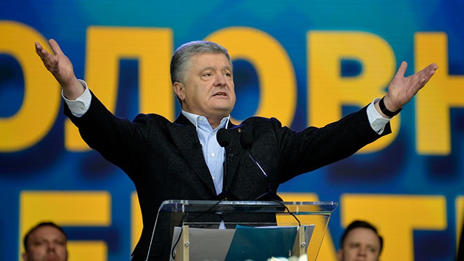 Порошенко объявил о скором завершении декоммунизации на Украине Порошенко объявил о скором завершении декоммунизации на Украине