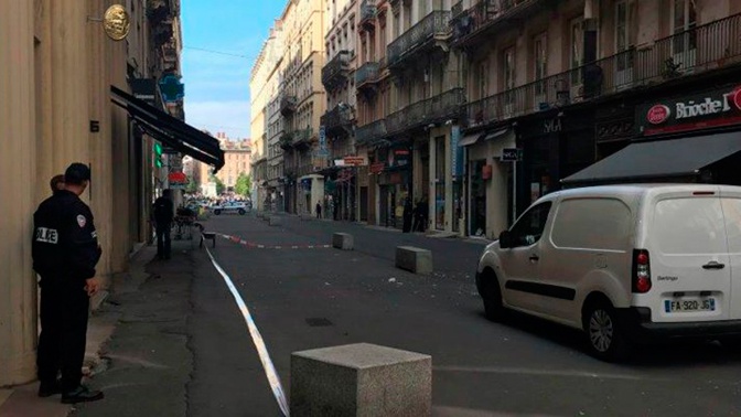 При взрыве в Лионе пострадали 13 человек При взрыве в Лионе пострадали 13 человек