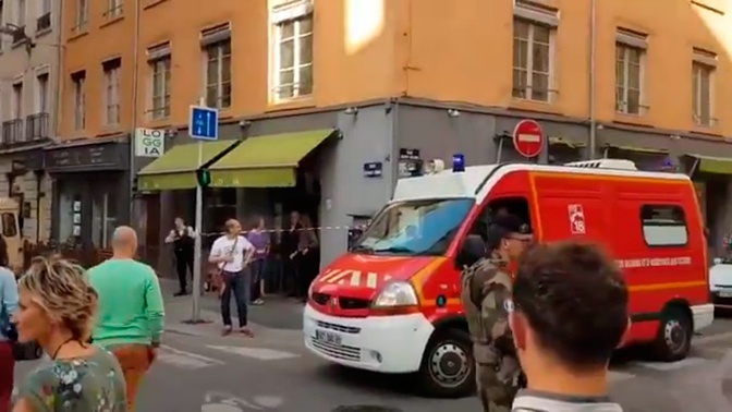 Подозреваемый в подрыве СВУ во французском Лионе попал на фото Подозреваемый в подрыве СВУ во французском Лионе попал на фото