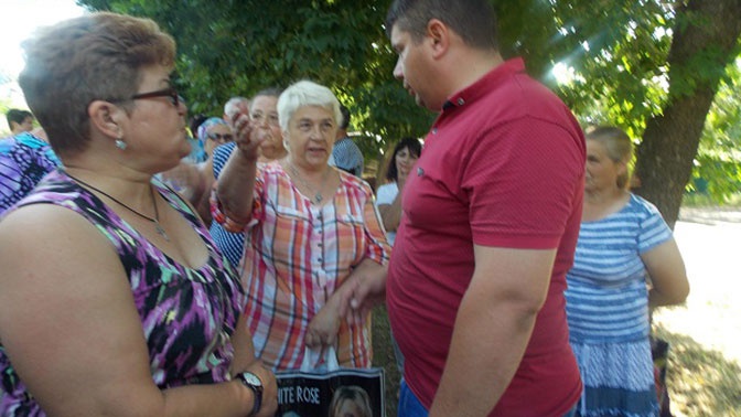 Месяц без воды: жители подконтрольных Киеву районов Донбасса перекрыли трассу Месяц без воды: жители подконтрольных Киеву районов Донбасса перекрыли трассу