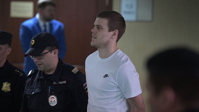 Кокорин попросил отправить его в одну колонию с братом Кокорин попросил отправить его в одну колонию с братом