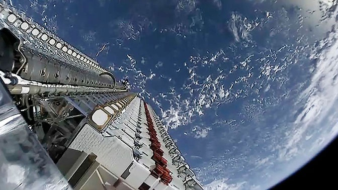 SpaceX потеряла связь с тремя спутниками SpaceX потеряла связь с тремя спутниками