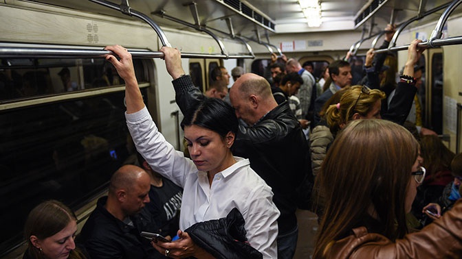 Сколько людей работает в метро. Роспотребнадзор в метро. Рупор в метро Москвы.