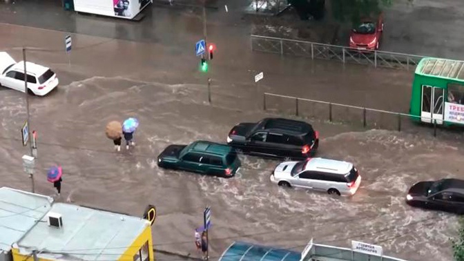 Сразу несколько российских городов ушли под воду после непрекращающихся ливней