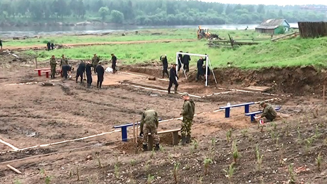 Военные ЦВО подарили спортивный городок тулунским юнармейцам Военные ЦВО подарили спортивный городок тулунским юнармейцам