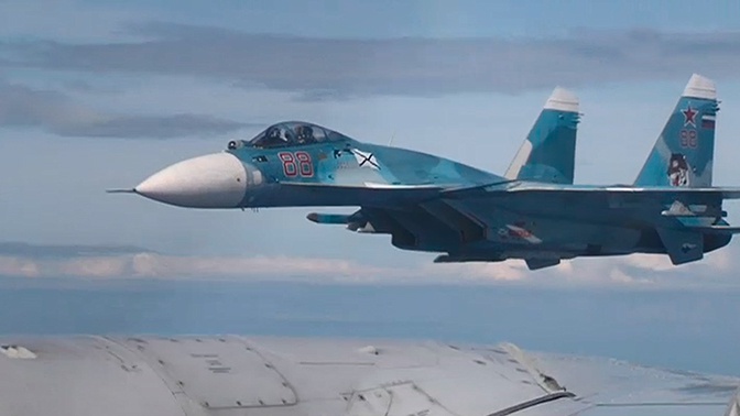 Ту-142 встречают Су-27 в небе над Петербургом: эксклюзивные кадры репетиции парада ко Дню ВМФ