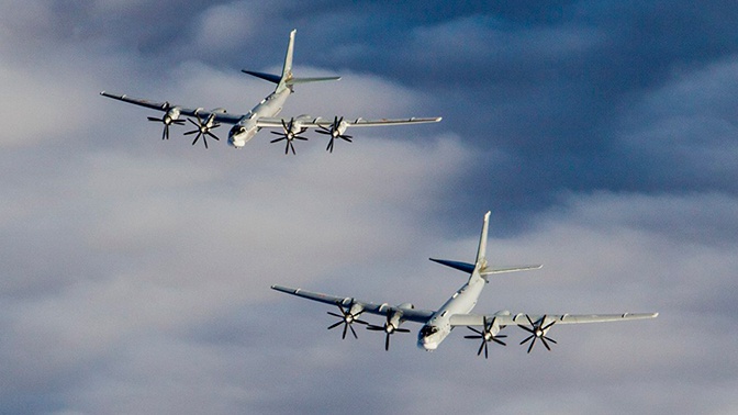 Ракетоносцы Ту-95 ВКС РФ выполнили полеты над акваторией Берингова моря Ракетоносцы Ту-95 ВКС РФ выполнили полеты над акваторией Берингова моря