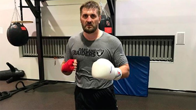 Еще один российский триумф: боец Минаков победил американца Джонсона на турнире Bellator Еще один российский триумф: боец Минаков победил американца Джонсона на турнире Bellator