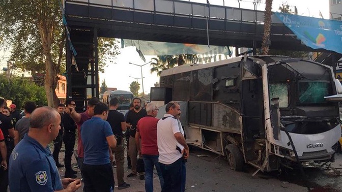 Автобус взорвался на юге Турции Автобус взорвался на юге Турции
