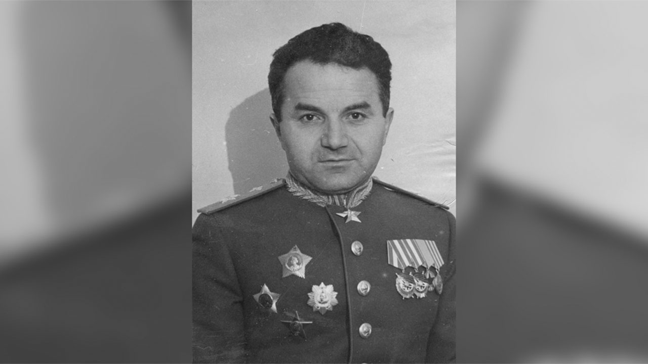 Маршал с чужим именем Маршал с чужим именем