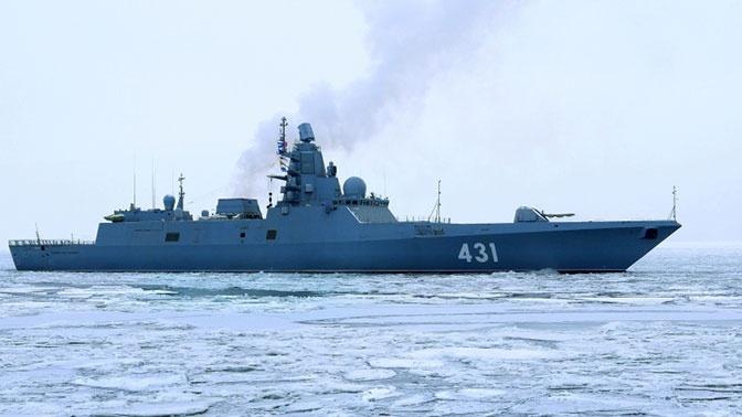 Фрегат «Адмирал Касатонов» провел испытания с авиацией в Белом море