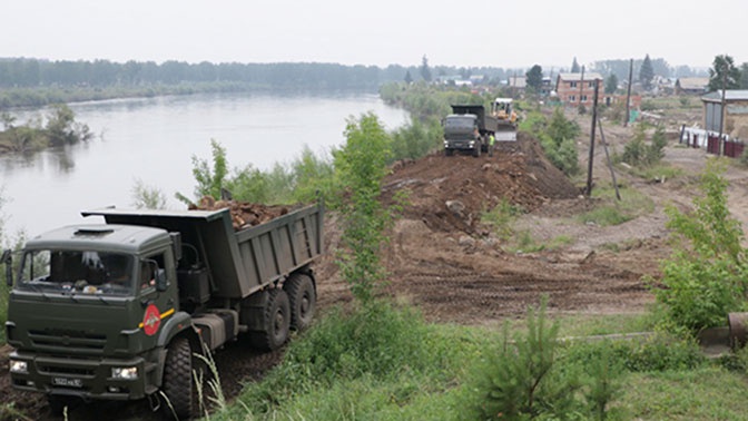 Мотострелки ЦВО получили награды за ликвидацию паводка в Тулуне Мотострелки ЦВО получили награды за ликвидацию паводка в Тулуне