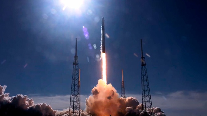 Грузовой корабль Cargo Dragon успешно вывели на орбиту Грузовой корабль Cargo Dragon успешно вывели на орбиту