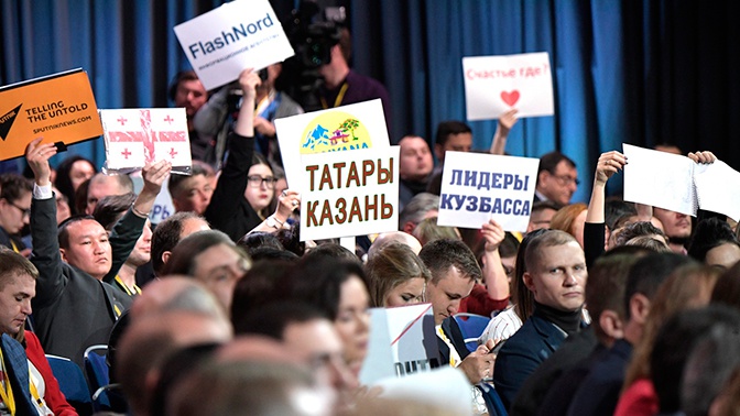 Кремль ограничил размер плакатов журналистов на пресс-конференции Путина Кремль ограничил размер плакатов журналистов на пресс-конференции Путина