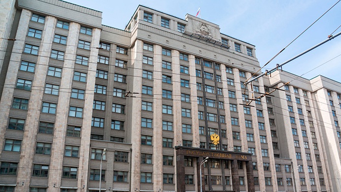 В Госдуме предложили уравнять зарплаты депутатов и простых граждан В Госдуме предложили уравнять зарплаты депутатов и простых граждан