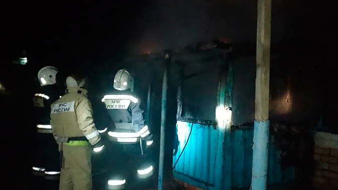 Трое взрослых и один ребенок погибли во время пожара в частном доме на Ставрополье Трое взрослых и один ребенок погибли во время пожара в частном доме на Ставрополье