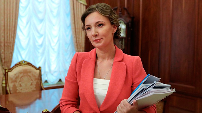 Кузнецова прокомментировала возвращение матери мальчика с вросшей в колени гречкой Кузнецова прокомментировала возвращение матери мальчика с вросшей в колени гречкой