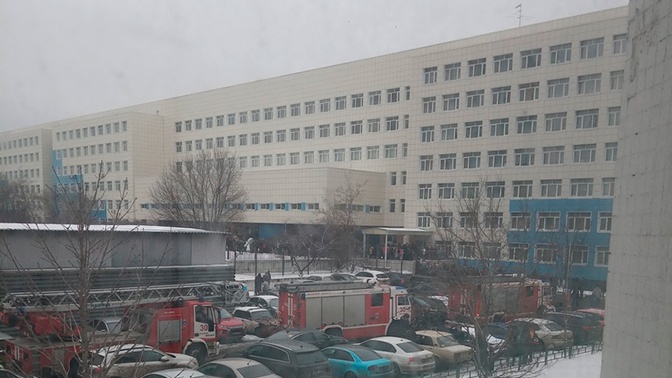Пожарные эвакуируют РАНХиГС в Москве Пожарные эвакуируют РАНХиГС в Москве